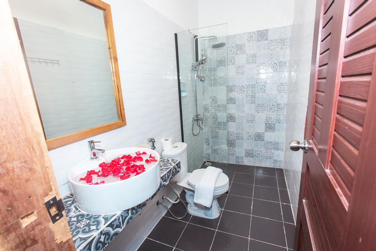 Bathroom 14