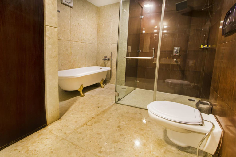 Bathroom 3, The White Klove, Delhi