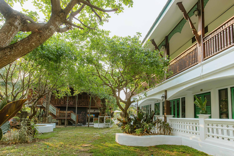 Exterior 15