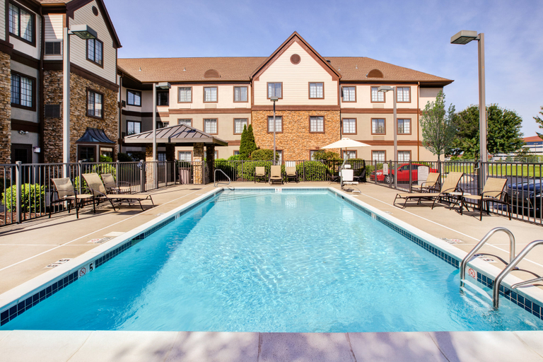 Sport & Beauty 4, Staybridge Suites LOUISVILLE-EAST, Jefferson