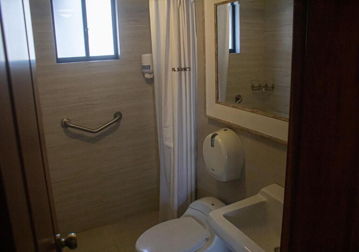Bathroom 3, Filatelia Suites & Travel, Quito