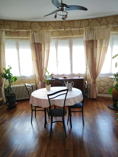 Others 4, Chambre meublee au cœur de ville - chez l'habitant, Saône-et-Loire