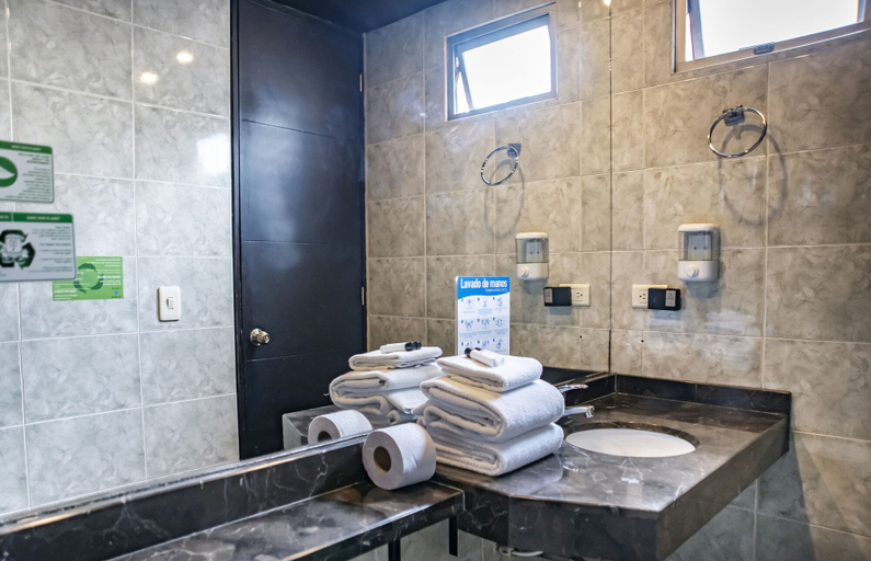 Bathroom 4, Hotel Santa Barbara Real, Santafé de Bogotá