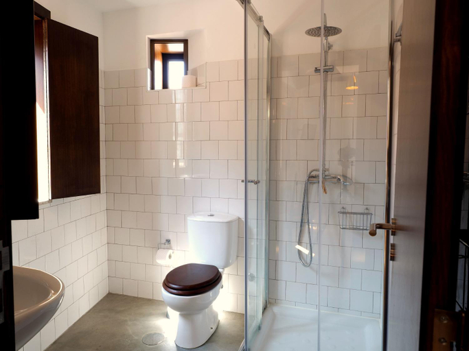 Bathroom 2, Framer's House - World's Oldest Framing Atelier, Porto