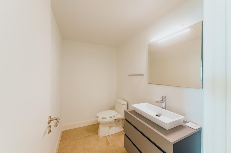 Bathroom 5, Radisson Blu Aruba