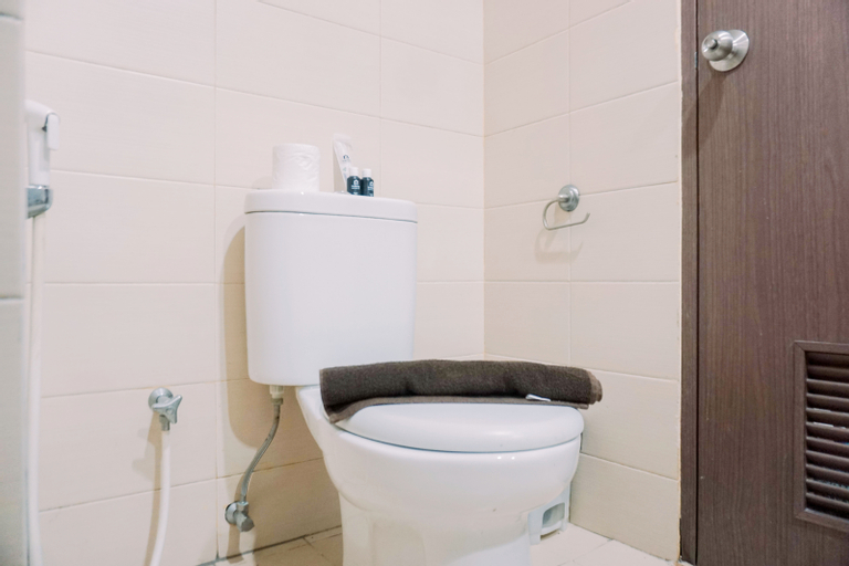 Bedroom 4, Warm and Cozy Stay 2BR Belmont Residence Puri Apartment By Travelio, West Jakarta