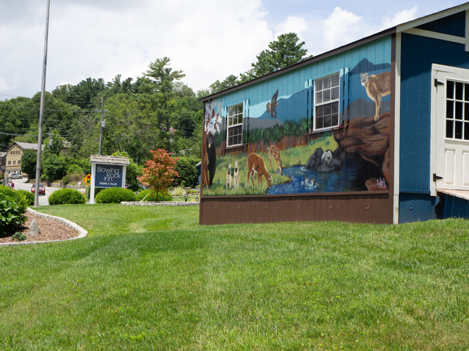 Blowing Rock Inn, Watauga