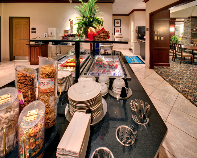 Food & Drinks 5, Staybridge Suites ROCKFORD, Winnebago