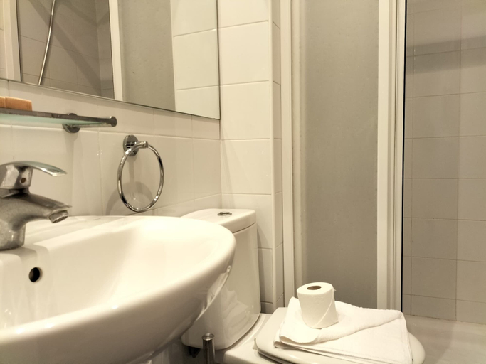 Bathroom 4, Liceu Apartments by gaiarooms, Barcelona