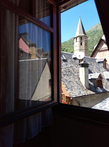 Others 5, Pension Casat, Lleida