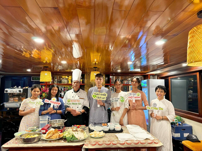 Food & Drinks 5, Daiichi Boutique Cruise, Cát Hải