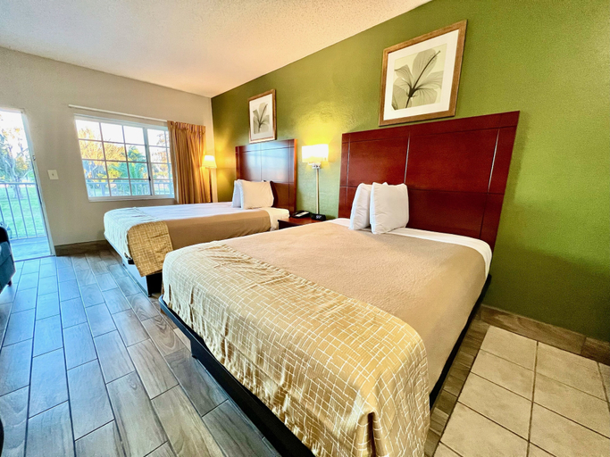 Bedroom 5, Travelodge Suites by Wyndham Lake Okeechobee, Okeechobee