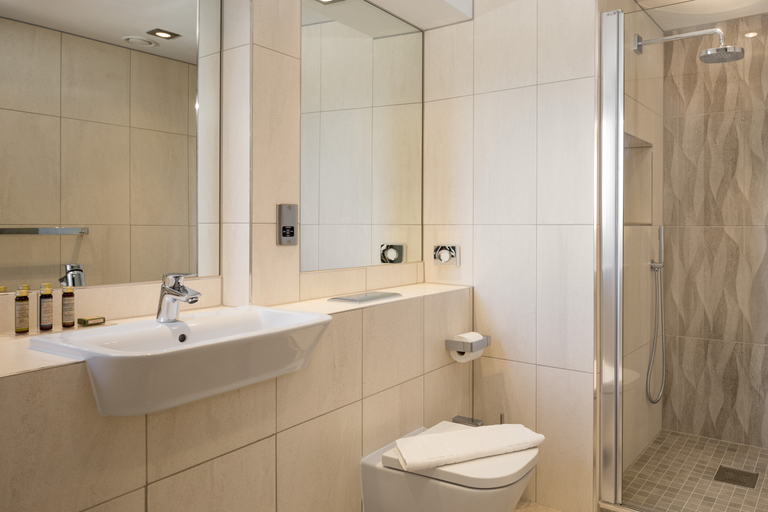 Bathroom 4, Roomzzz Manchester Victoria, Sheffield