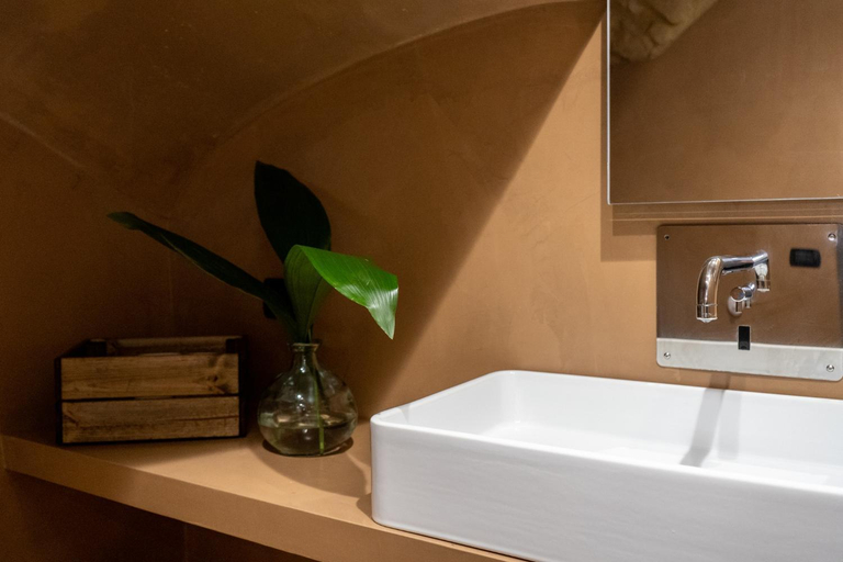 Bathroom 2, "Locanda Susuiusu" keyless entry, Enna