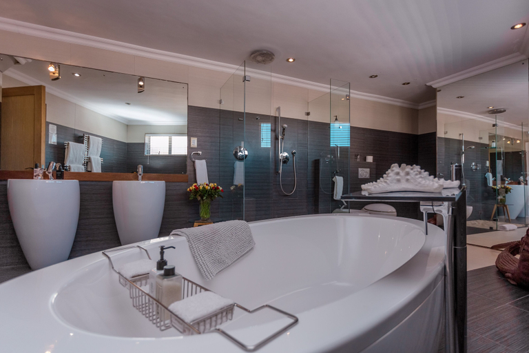 Bathroom 4, Sea Star Lodge, Overberg