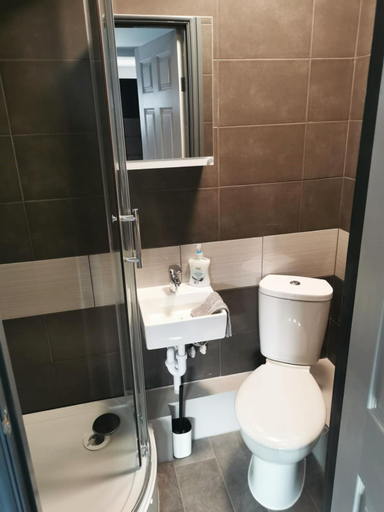 Bathroom 3, Bankwell Guest House, Manchester