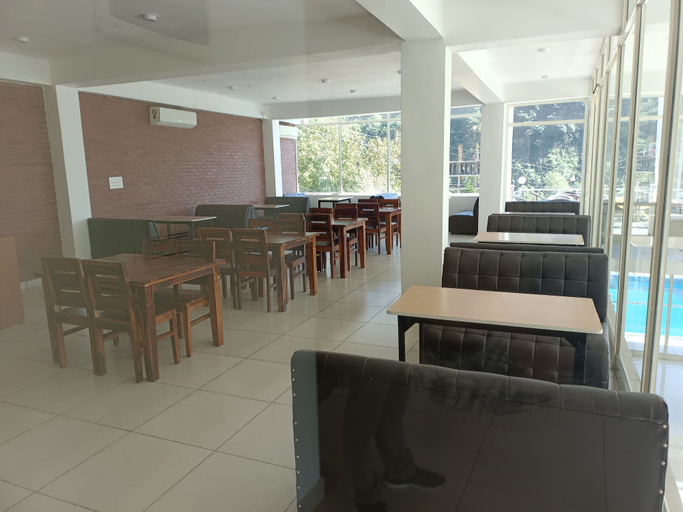 Food & Drinks 5, Gezellig Inn Oasis, Kullu