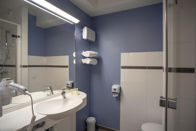 Bathroom 5, ACE Hôtel Rouen Parc des Expositions, Seine-Maritime