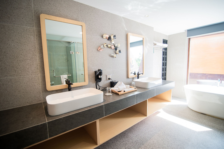 Bathroom 7