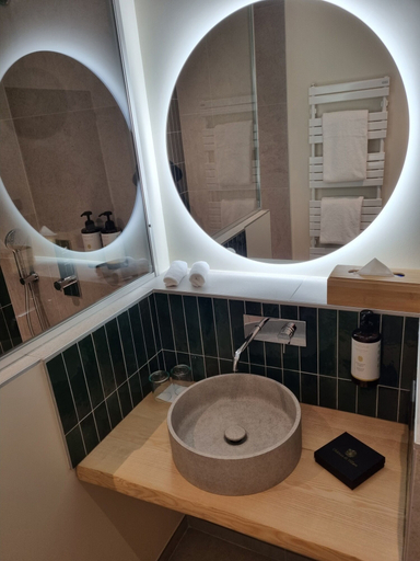 Bathroom 5, Château de Villars, Loire