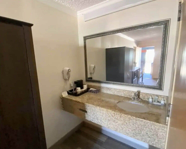 Others 5, Hibiscus Inn & Suites, Atlantic