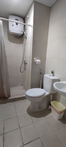 Bathroom 5, Spacious 2BR Metro Park, West Jakarta