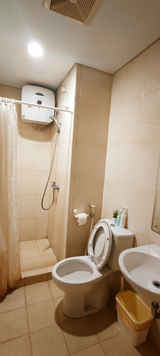Bathroom, Vast 2BR Metro Park, West Jakarta