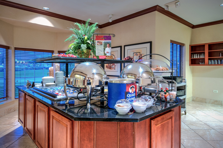 Food & Drinks 5, Staybridge Suites ROCKFORD, Winnebago