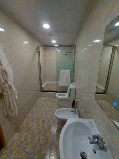 Bathroom 4, Daraysh Hotel