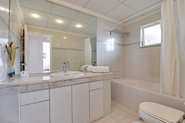Bathroom, Albufeira Concept With Pool by Homing, Albufeira