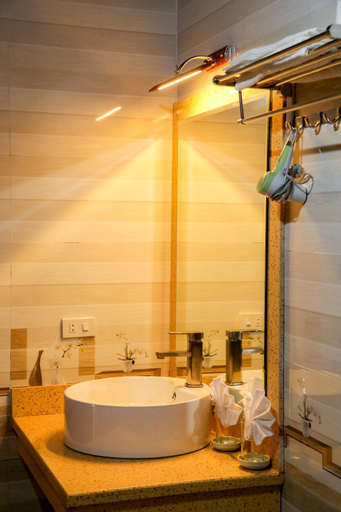 Bathroom 3, Tam Coc Wonderland Bungalow, Hoa Lư