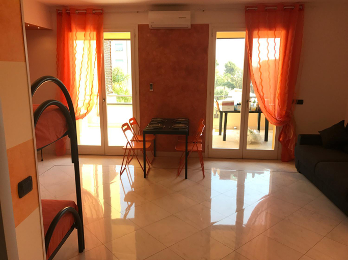 Others 4, Flat acquamarina, Imperia
