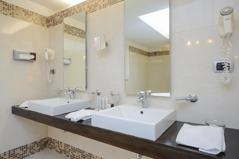 Bathroom 5, Master Hotel, Brescia