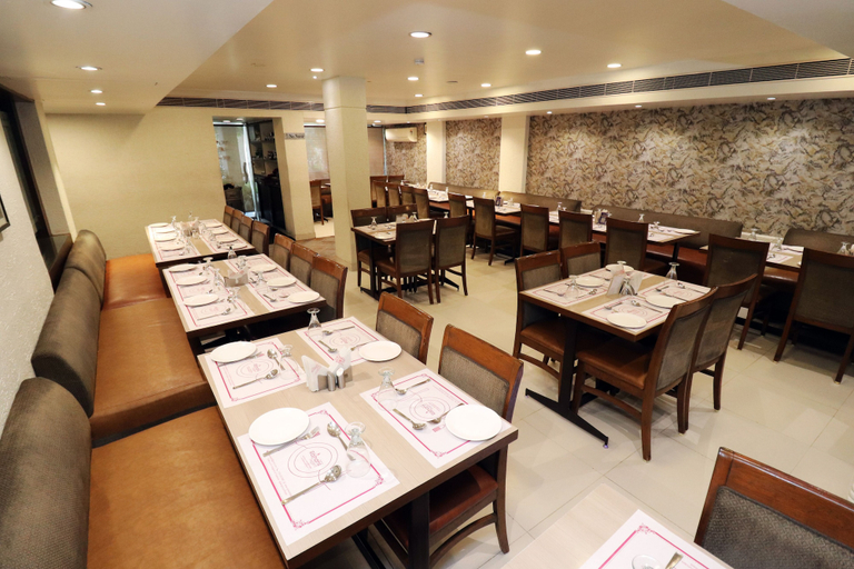 Food & Drinks 4, Hotel Rajhans Regent, Bhopal