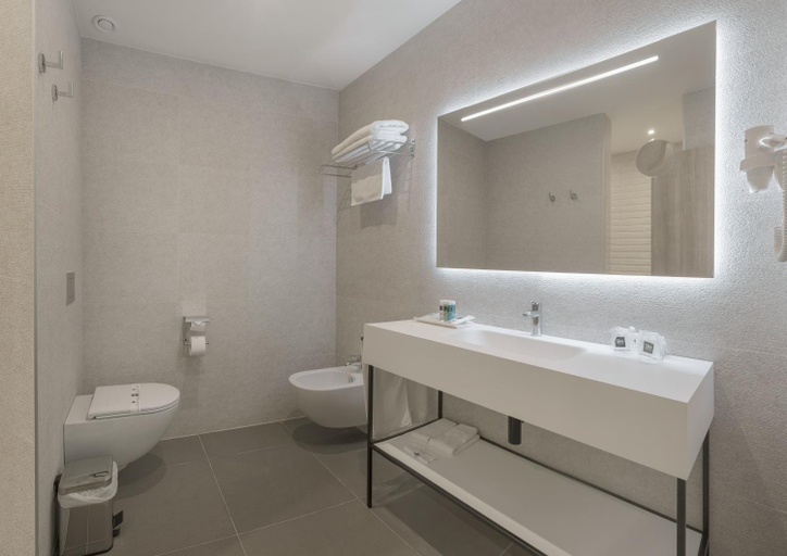 Bathroom 5, RH Bayren Hotel & Spa 4* Sup, Valencia