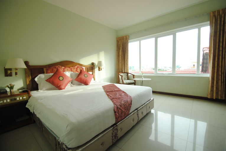 Others 5, Midland Hotel, Phnom Penh