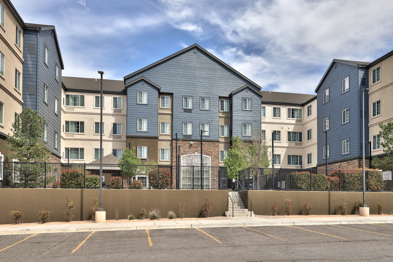 Exterior & Views