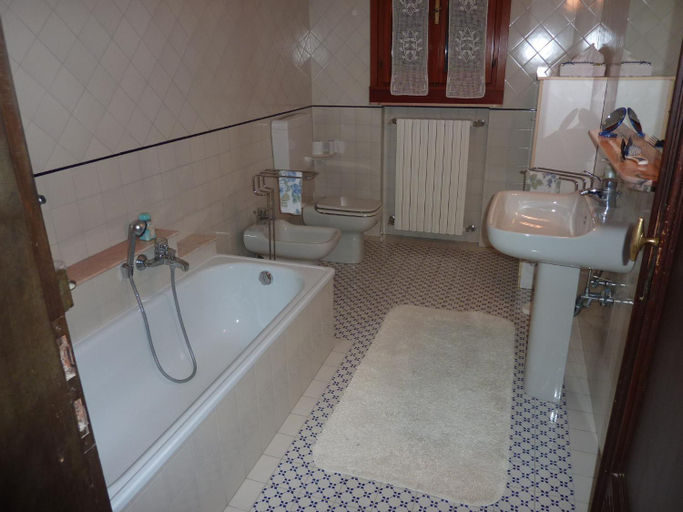 Bathroom 3, Azienda Agricola Marin, Padua