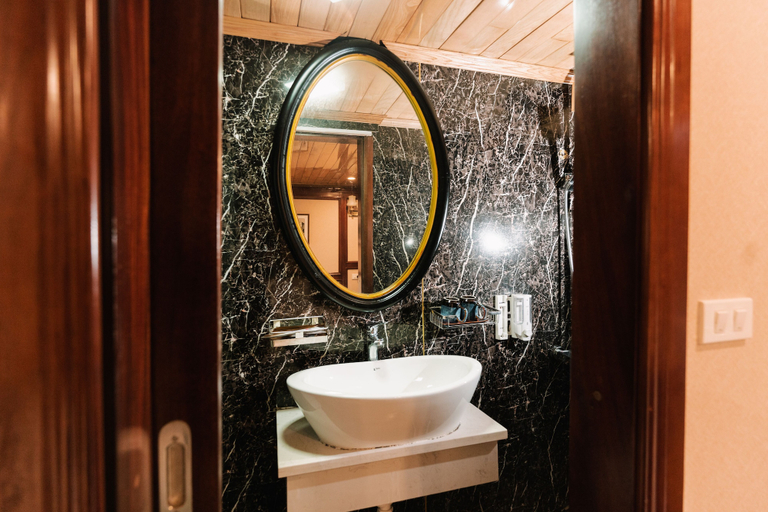Bathroom 5, Daiichi Boutique Cruise, Cát Hải