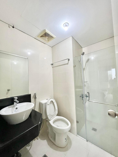 Bathroom 2, Luxury Hotel Type Condo near NAIA Manila Airport, Pasay City