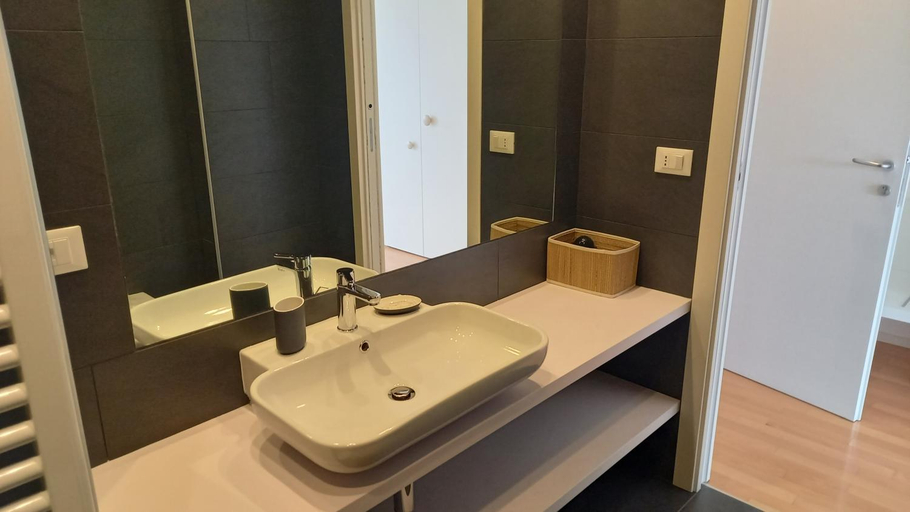 Bathroom 2, affittacamere rezzo, Salerno
