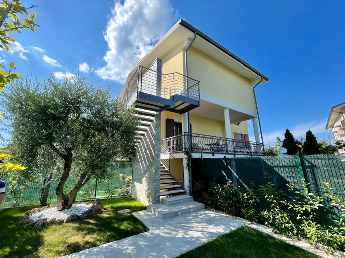 Others 5, Villa Elena, Brescia