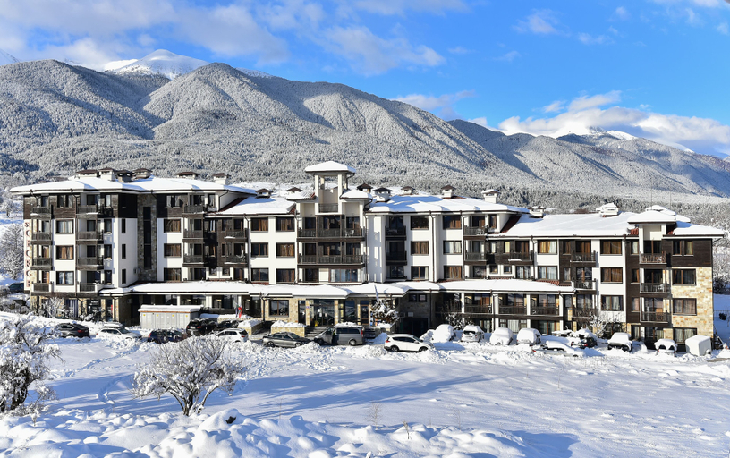 Exterior & Views
