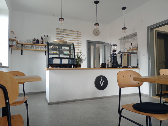 Others 3, Kafe v obyvaku, Znojmo