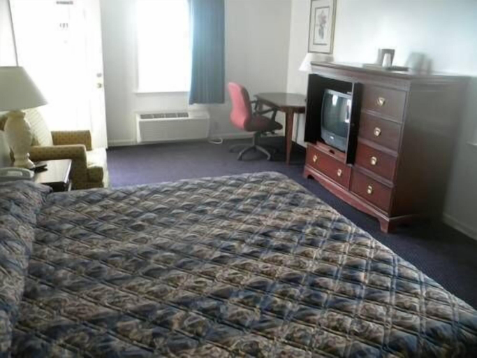 Bedroom 3, USA Inn and Suites Morgantown, Berks