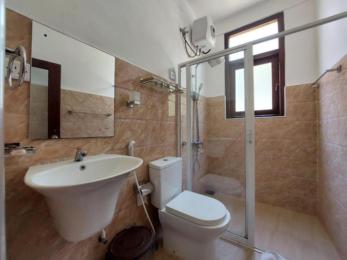 Bathroom 2, Kalpitiya Chalets by Thilanka, Kalpitiya