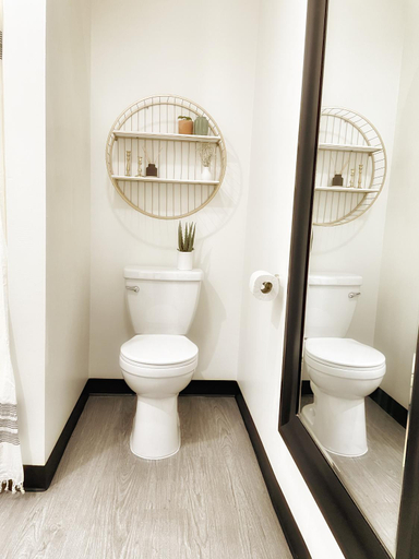 Bathroom 3, The Shack Inn, Kenai Peninsula
