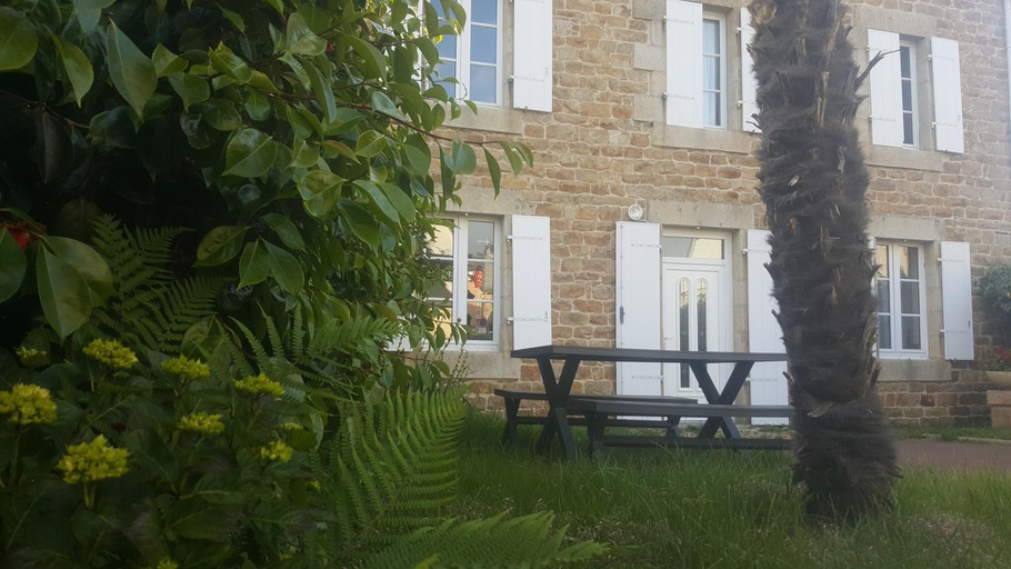 Others 5, L'annexe de l'Hotel de l'Europe, Côtes-d'Armor