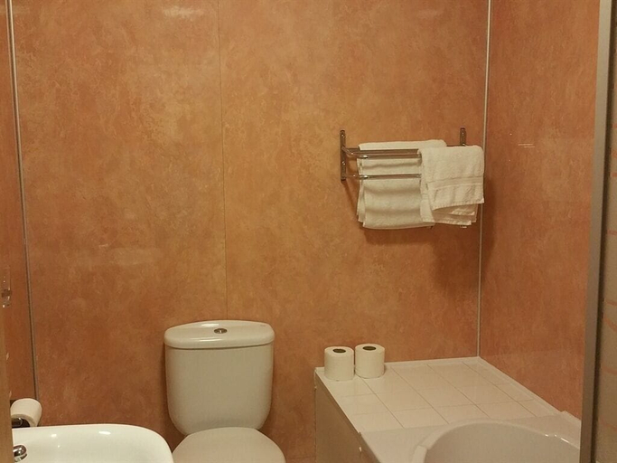 Bathroom 4, The Begelly Arms, Pembrokeshire