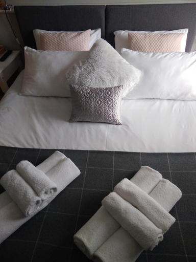 Others 3, Sleep, Eat, Repeat Bed and Breakfast, Cheshire East